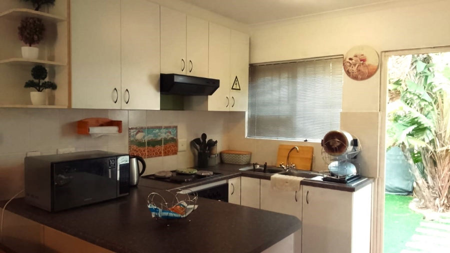 To Let 2 Bedroom Property for Rent in Guldenland Western Cape